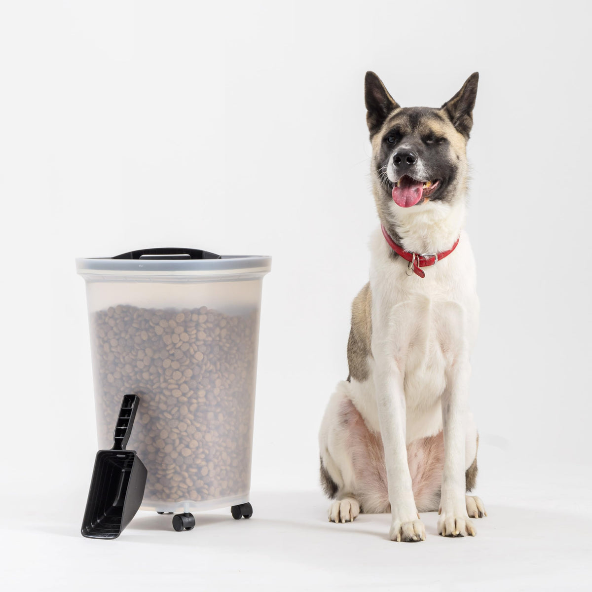 IRIS USA Dog Food Storage Container, Airtight, 30 lb Capacity, Wheels