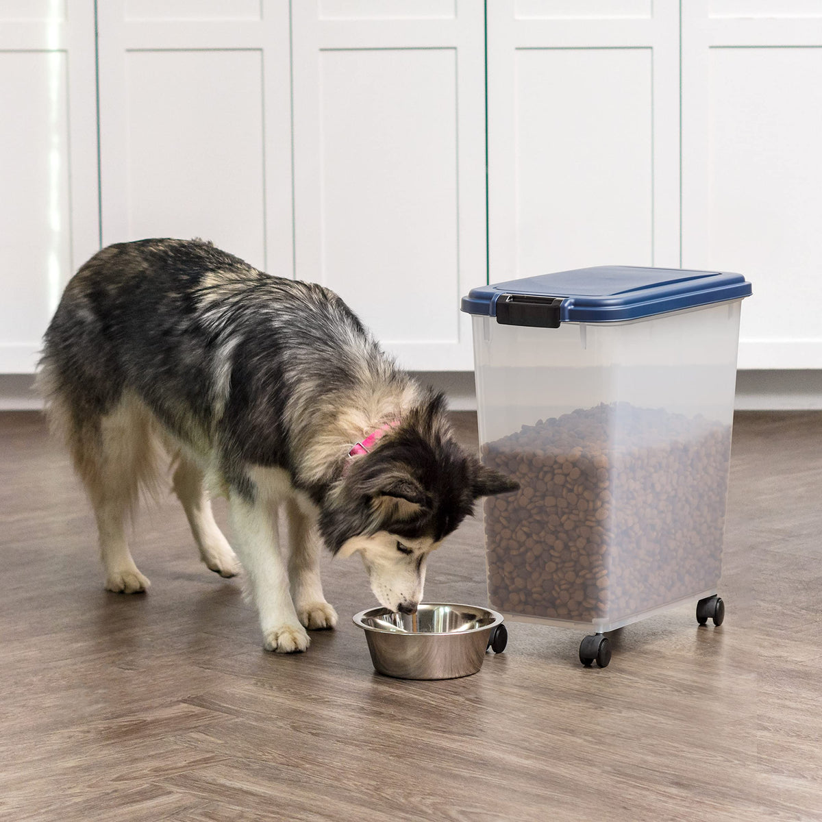 IRIS USA Dog Food Storage Container, Airtight, 30 lb Capacity, Wheels